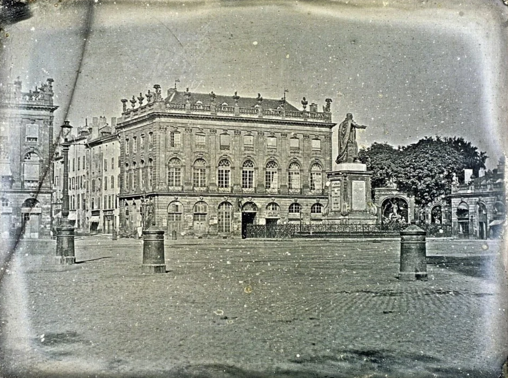 Vue ancienne de la place Stanislas et de ses bâtiments — Edmond Denys, 1841