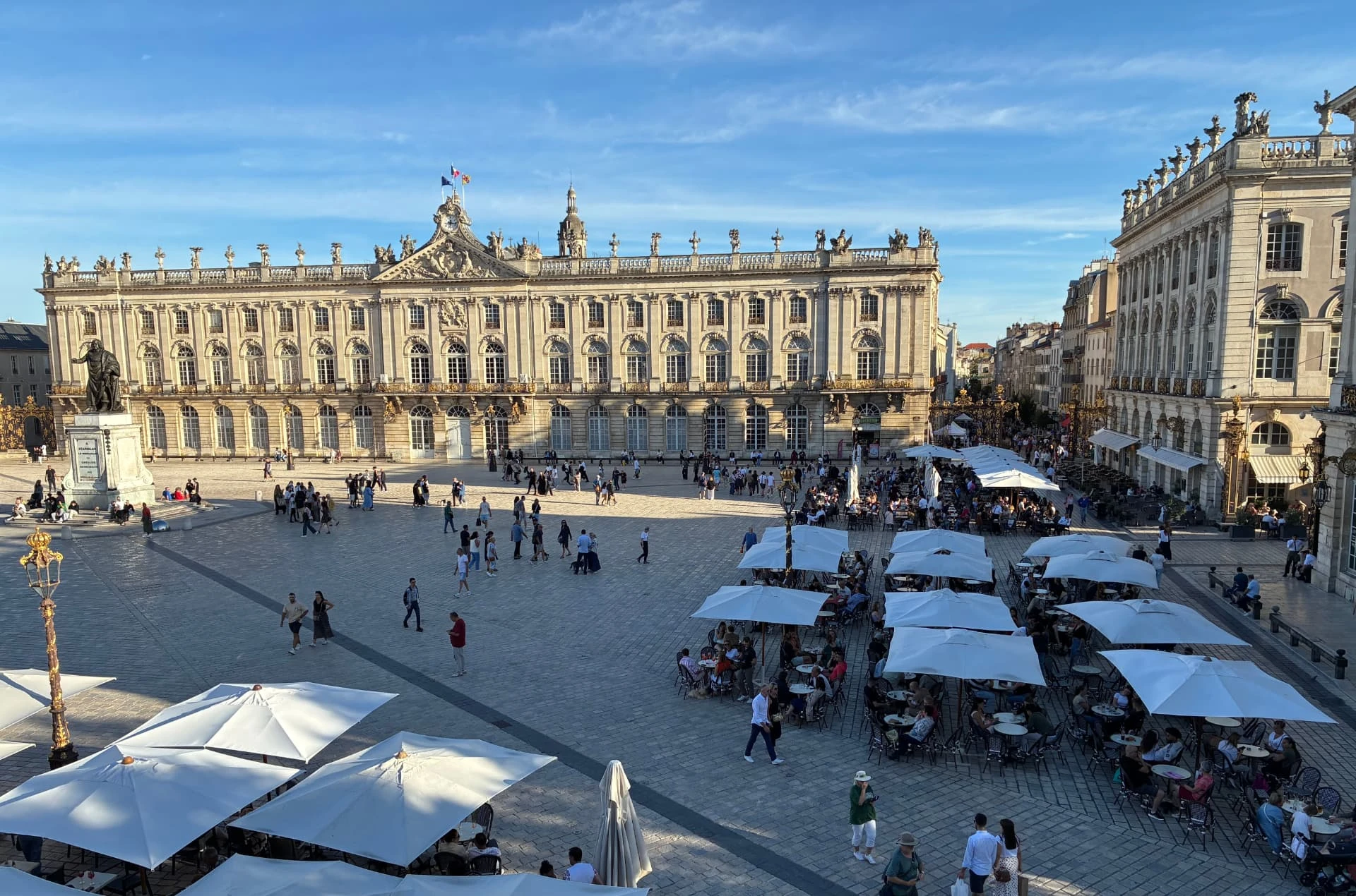Vue sur la place Stanislas depuis l’espace Stanislas à Nancy